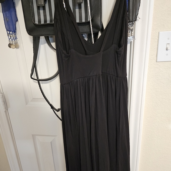 Chic Black Sleeveless Jumpsuit - Picture 3 of 5